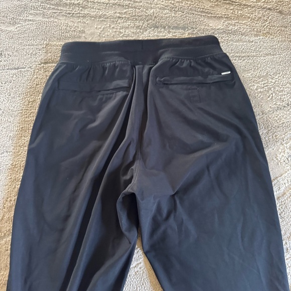 Vuori Meta Jogger Pants black Tapered Performance pull on drawstring V436 medium - Picture 11 of 11